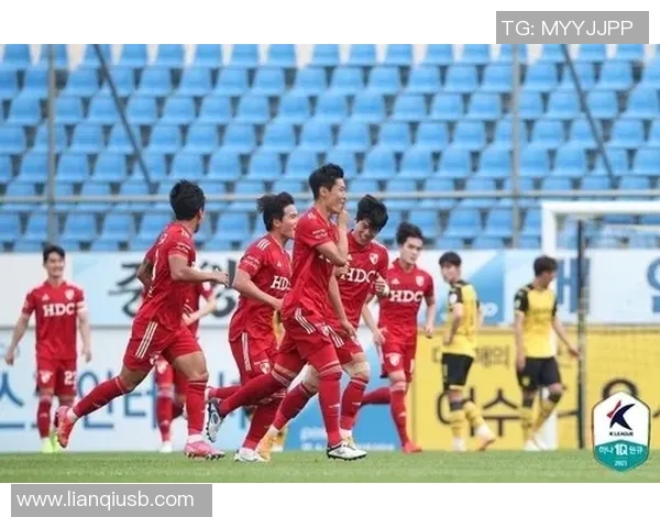 全南天龙迎战济州联争夺胜利双方全力以赴展现精彩对决 全南天龙迎战济州联争夺胜利双方全力以赴展现精彩对决