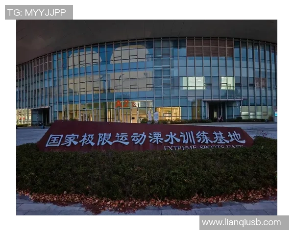 南京极限运动队的防反策略解析与热点趋势探讨 南京极限运动队的防反策略解析与热点趋势探讨